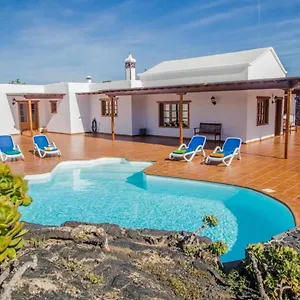 Villa Casa Lola Lanzarote Piscina Climatizada Y Wifi Free, San Bartolome (Las Palmas)